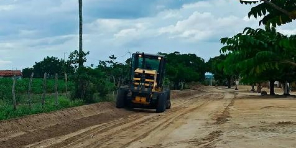 Recuperação das estradas vicinais na comunidade Tanque do Chapéu